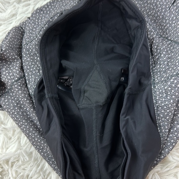 Lululemon Circuit Breaker Skirt (Regular) (13") Frozen Fizz White Black / Black - Picture 5 of 7
